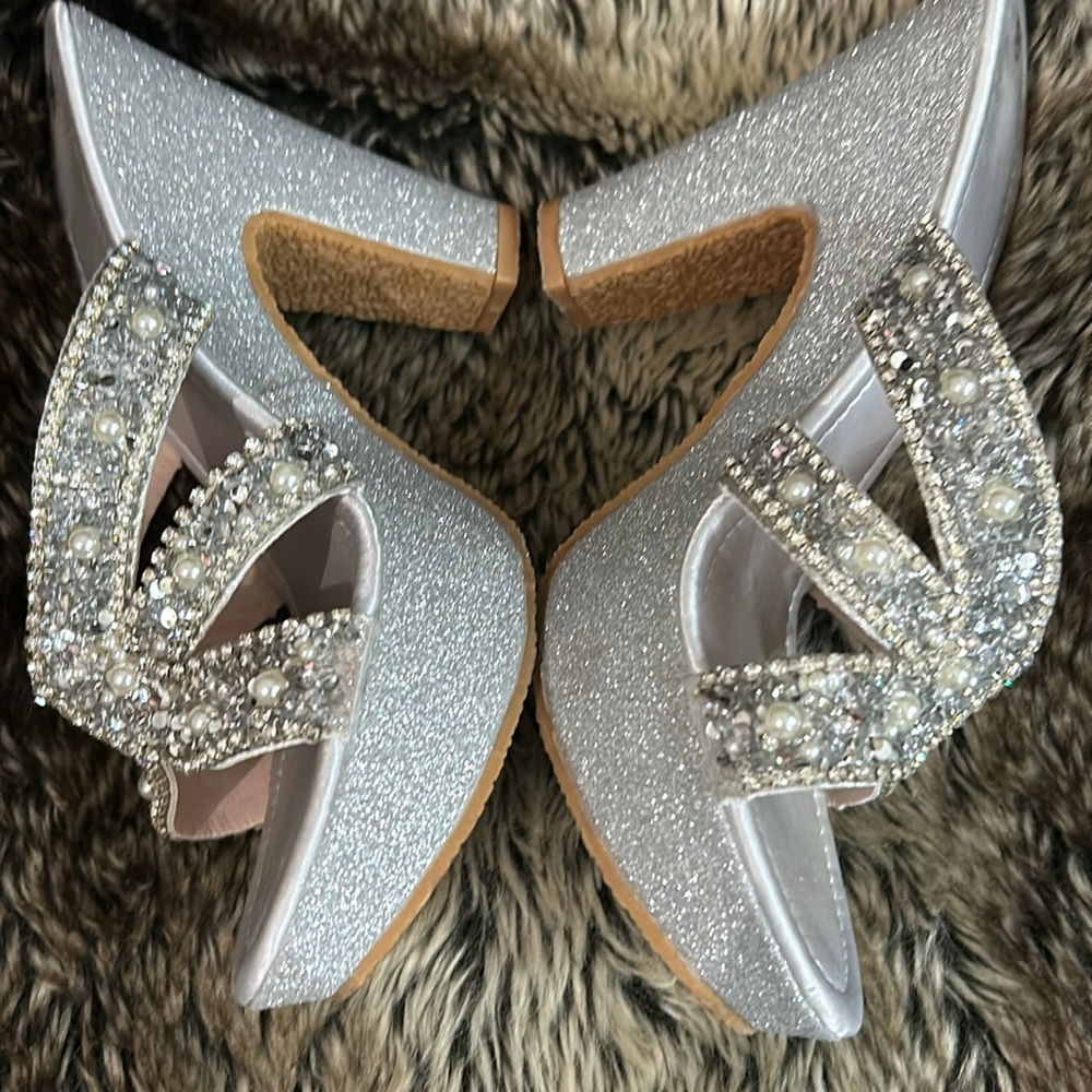 ⚠️DELETING SOON⚠️ Shein Glamorous Silver Embellished High Heels